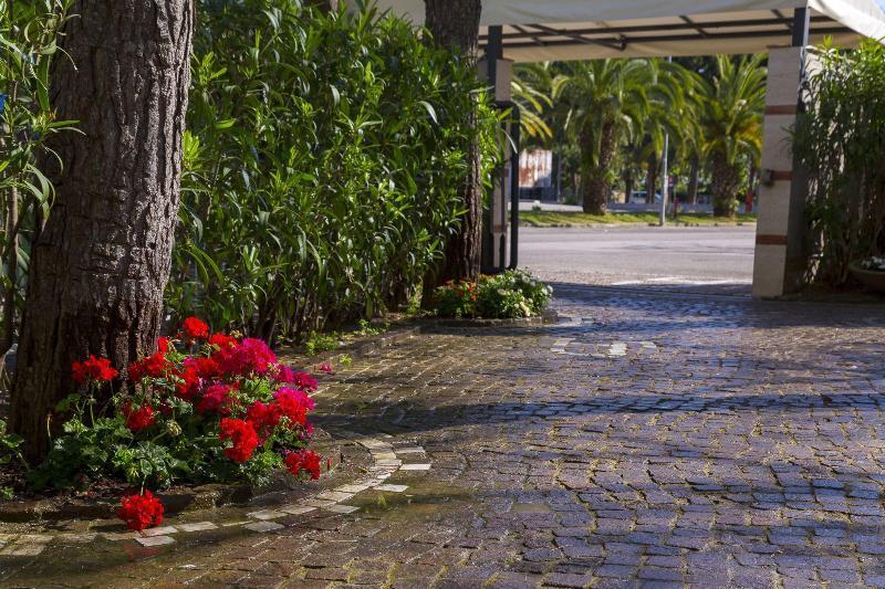 Hotel Sporting Σαν Μπενεντέτο ντελ Τρόντο Εξωτερικό φωτογραφία